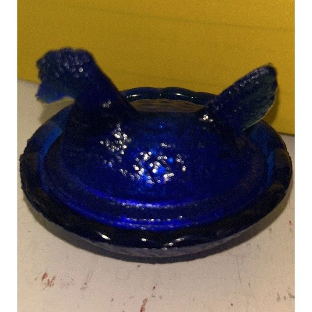 VINTAGE Style MINI COBALT BLUE GLASS HEN CHICKEN NEST SALT CELLAR Basket